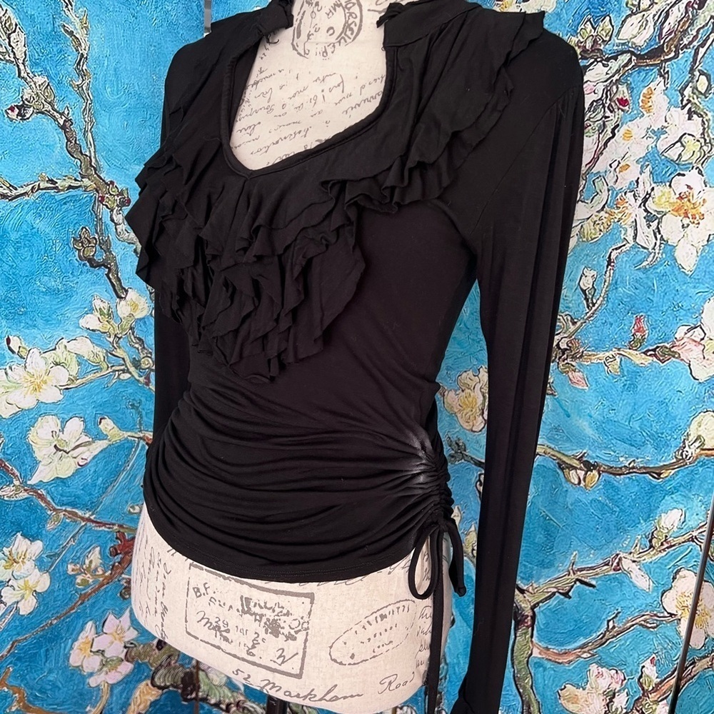 Ruffles SZ M, Arden B Back Rruffle and Ruched Blouse. 90% rayon 10% spandex. - Picture 4 of 9